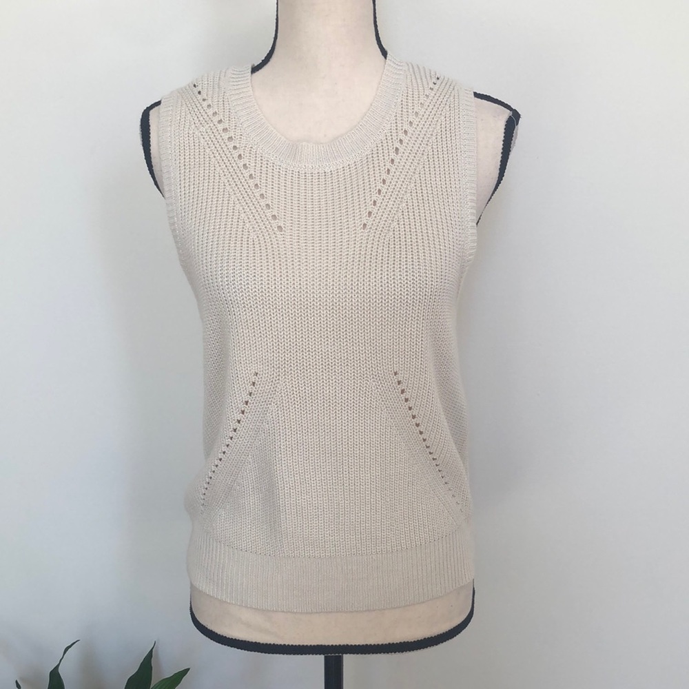 Dip Sleeveless Knit Top